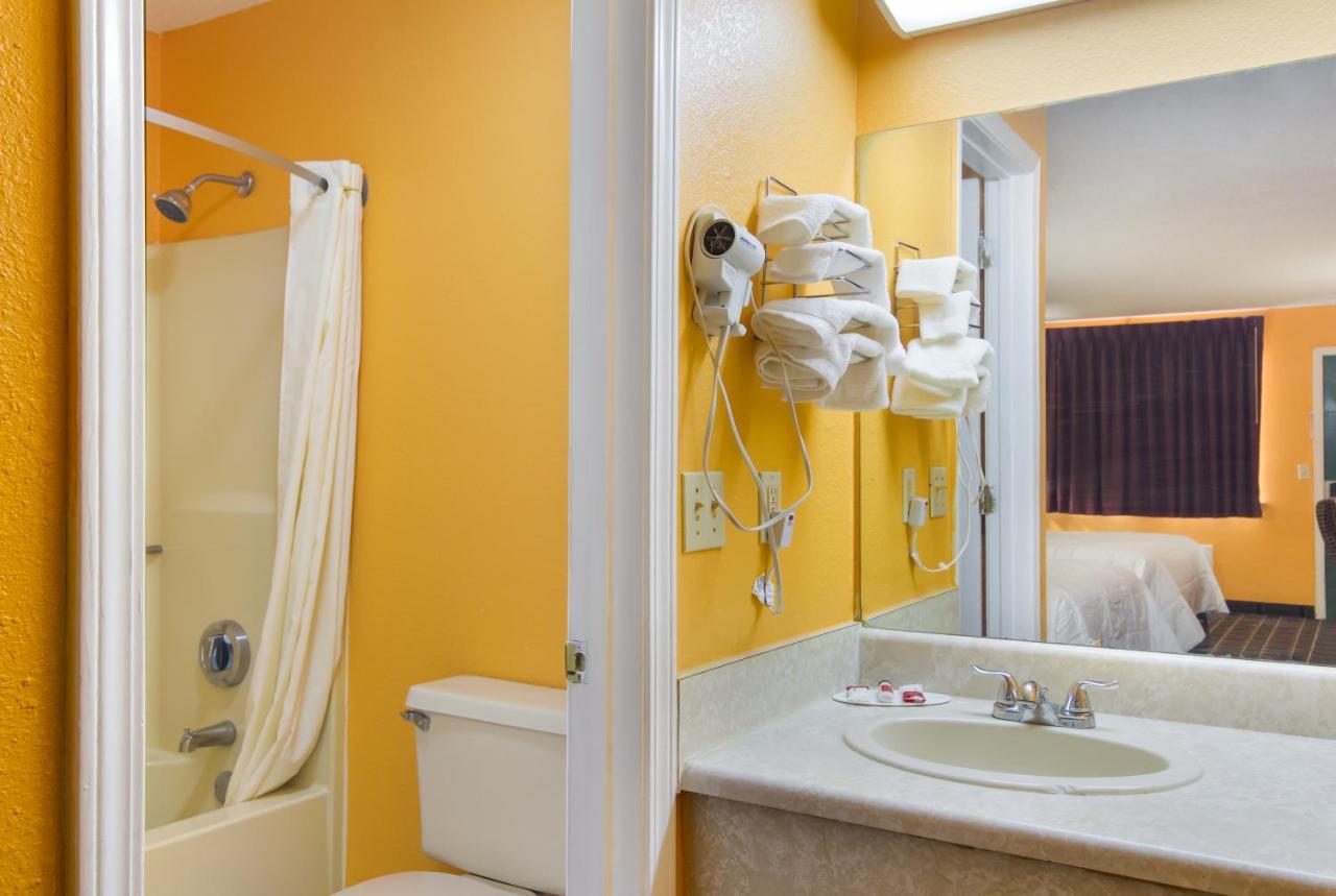 Americas Best Value Inn Darien Kültér fotó