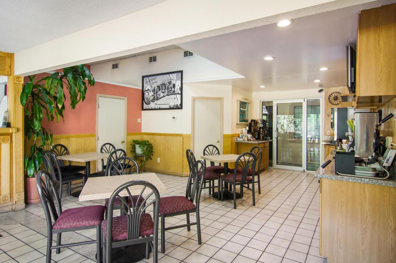Americas Best Value Inn Darien Kültér fotó